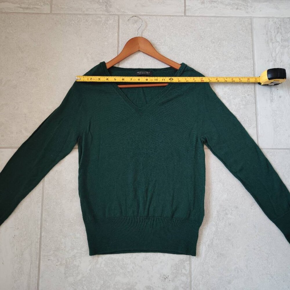 Banana Republic 100% Merino Wool V-neck Sweater